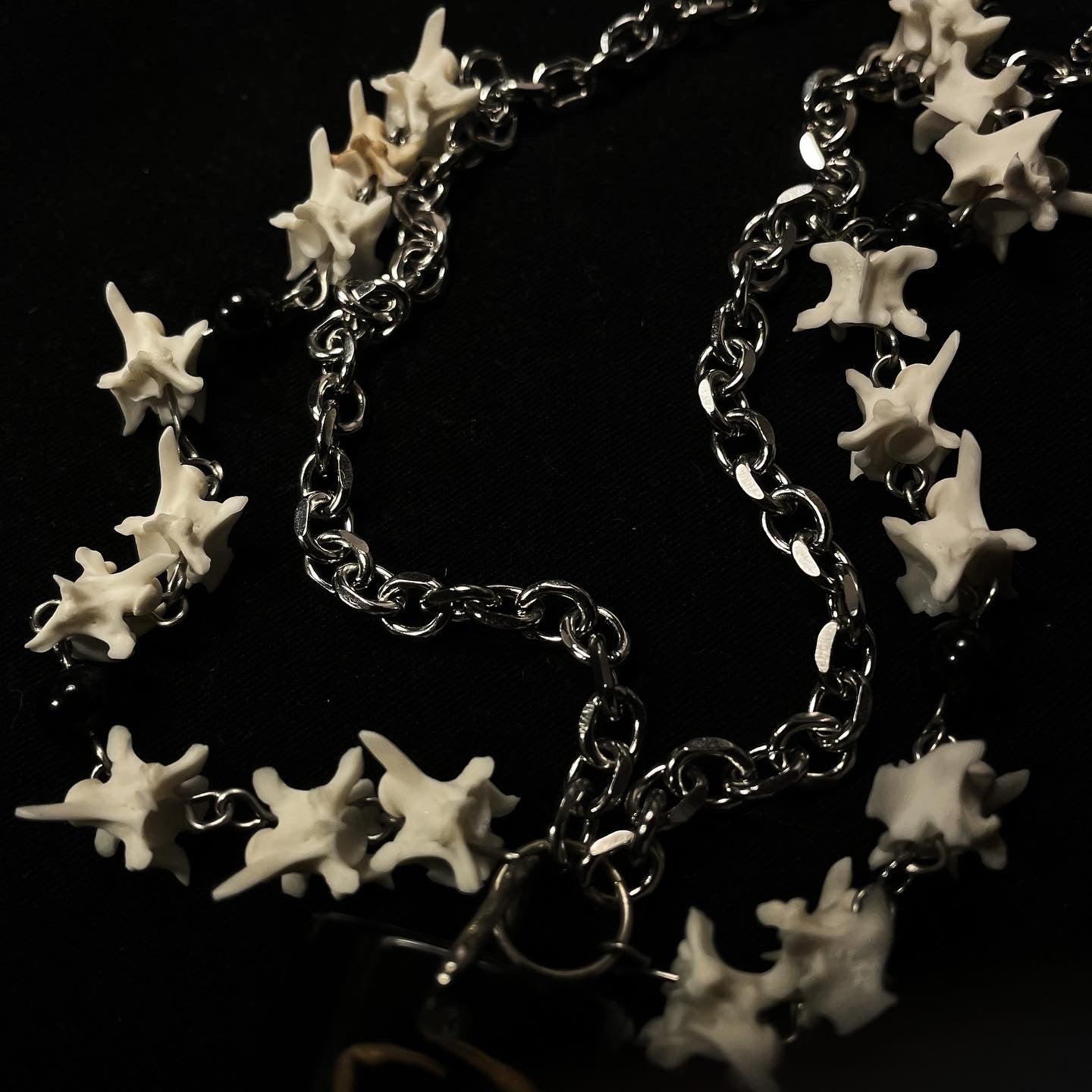 Bug&bone choker—black