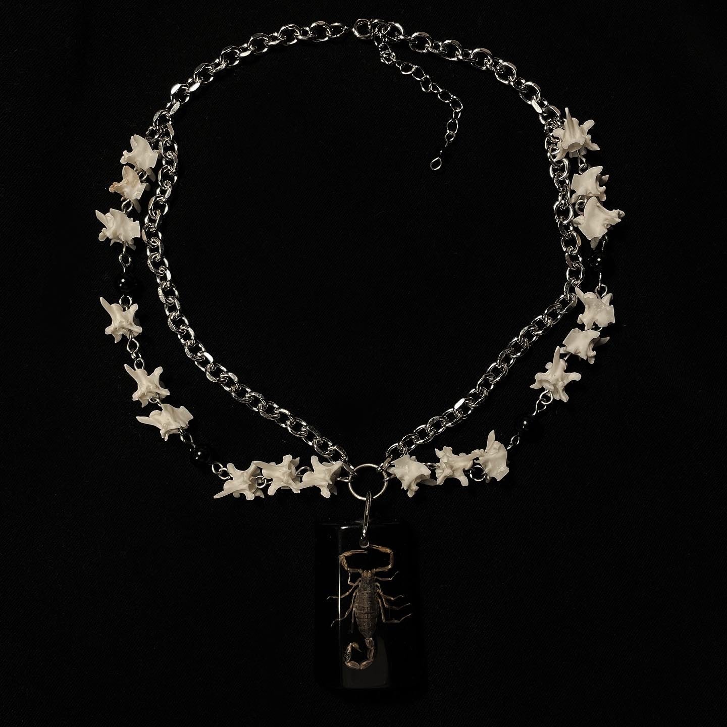 Bug&bone choker—black